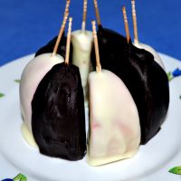 Serve dark and white pieces together.